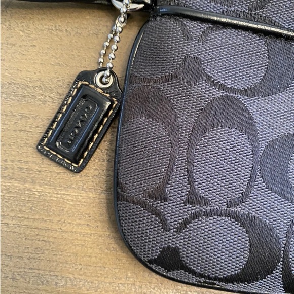 Coach Signature Little Wristlets Black With Hang Tag - Picture 5 of 10